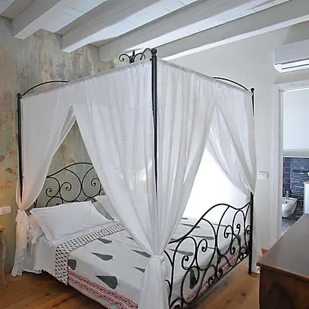 Casa Lumaca Bed & Breakfast 4*