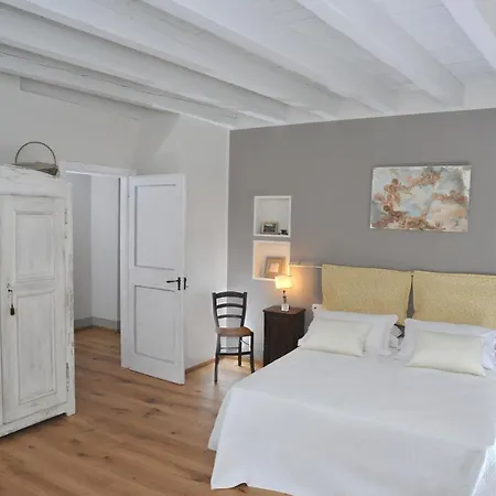 לינה וארוחת בוקר Casa Lumaca 4*